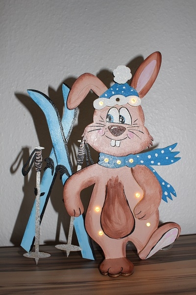 Zuckersüßer Winterhase mit Ski